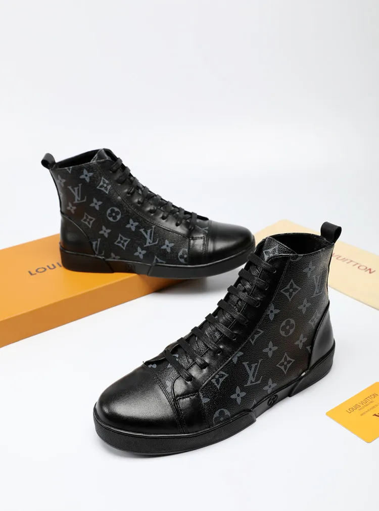 Factory price: 400💰LV official website popular series 🇮🇹🇮🇹1:1 production, selected high-end imported cowhide, sheepskin padding inside sheepskin, paired with Louis Vuitton Monogram Ecli men's shoes 💰se canvas and pure black rubber soles, the ultimate simple design, the perfect interpretation of the latest inspiration for shoes, the integration of classics and fashion, 🔍🔍high quality, worthy of your possession. The bottom car line will never be unglued. Sellers are welcome to sell as shown in the picture above. We can send one piece on behalf of you. The code number is 38-44 (45 codes can be customized)